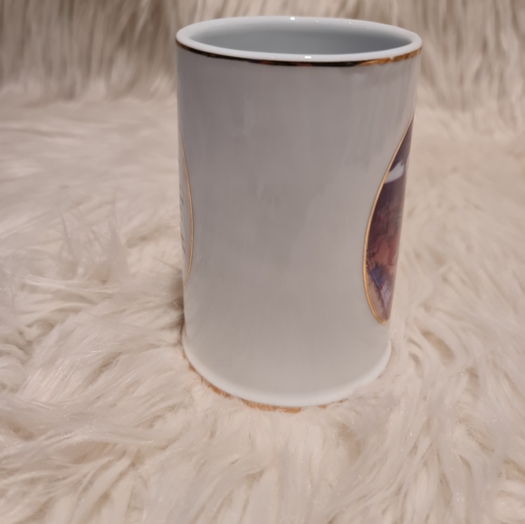 Vintage 1996 Coca-Cola Mug Santa and Train "Seasons Greetings" - Picture 3 of 7